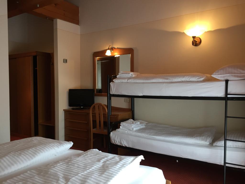Hotel Collini Pinzolo Δωμάτιο φωτογραφία